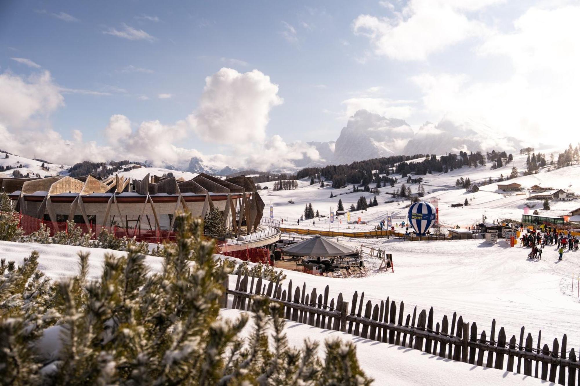 Hotel Alpina Dolomites Alpe Di Siusi Esterno foto